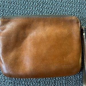Patricia Nash tan leather women’s wristlet. Sweet soft leather. Great size.